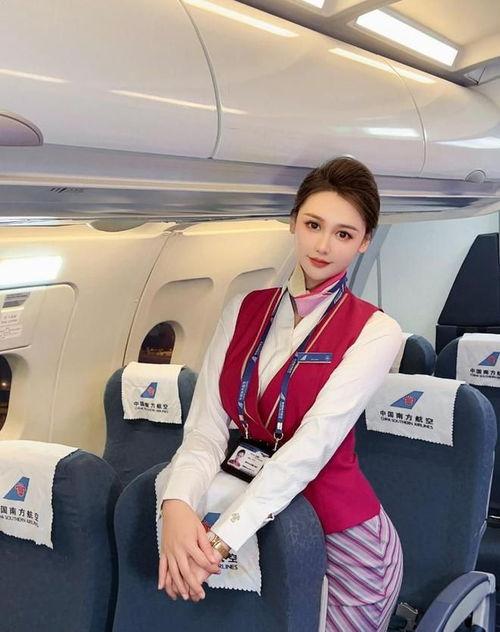 国产航空公司空姐视频,揭秘国产航空公司空姐的优雅瞬间  第1张